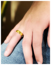 Model is wearing 24K wedding band on finger