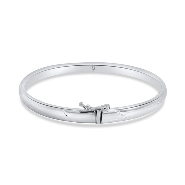 18K white bangle view of the lock on a white background